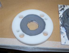 Aplicación de material epoxi sobre el molde